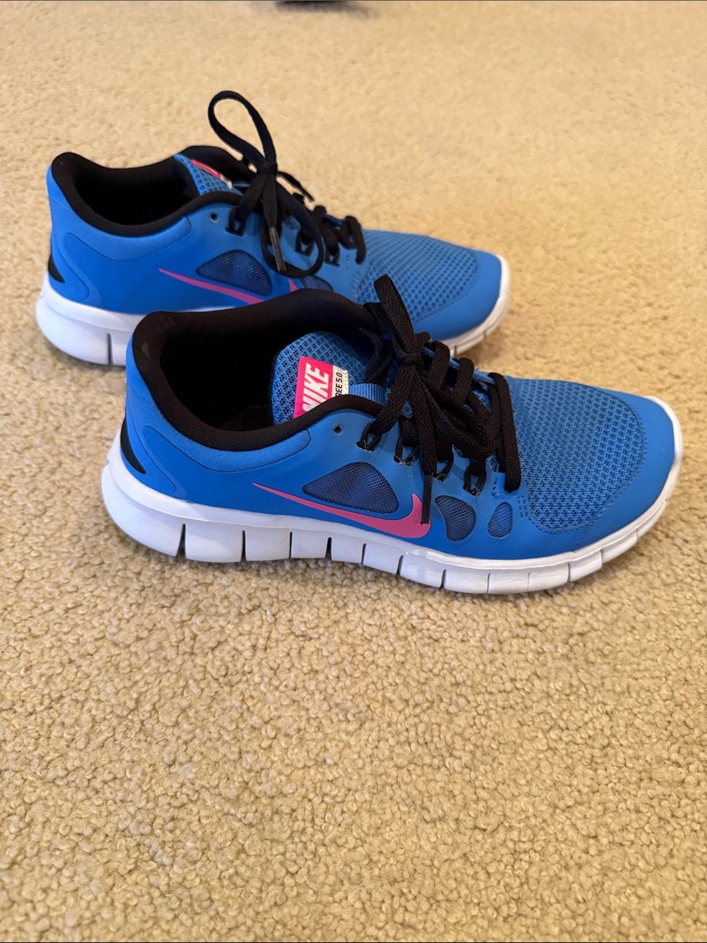 Kids 5.5 girls Nike free 5.0 pink black blue white light weight barely worn